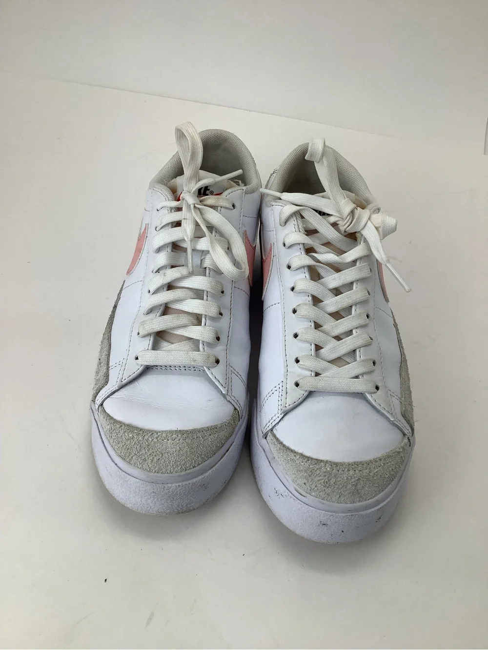 Nike Women's Blazer Low-Top Platform Sneakers with Pink‎ Swoosh size 8.5